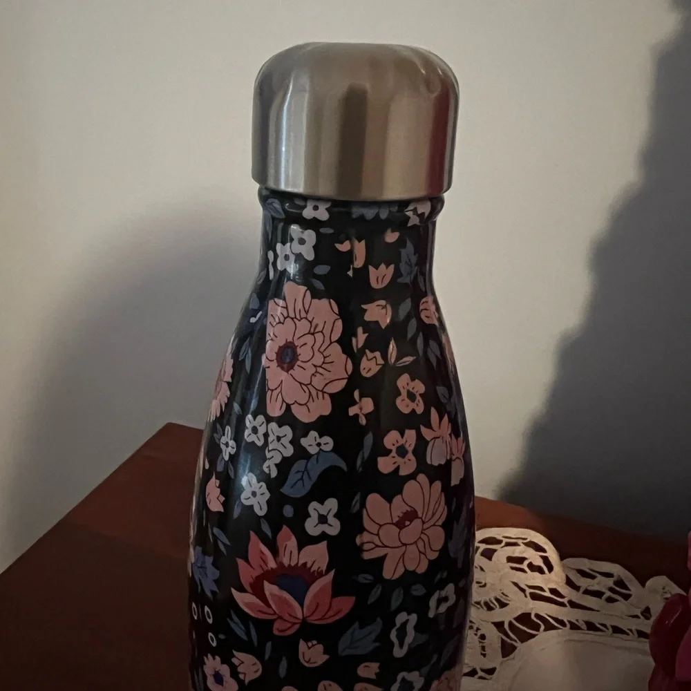 Starbucks SWELL Liberty of London Fabrics, Blue Floral Paisley Flowers - Picture 3 of 5